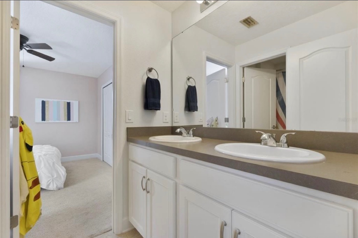 Jack and Jill bathroom before remodel